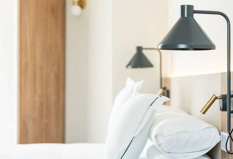 اتاق سوپریور, Livvo Lumm