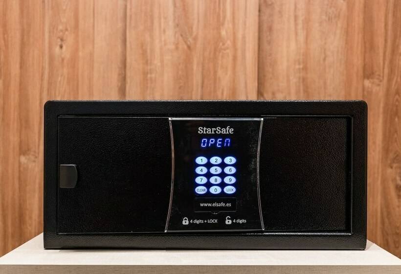 اتاق سوپریور, Livvo Lumm