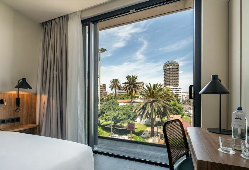 اتاق سوپریور, Livvo Lumm