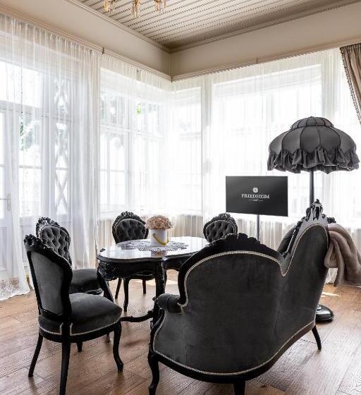 سوئیت با تخت بزرگ, Villa Friedheim