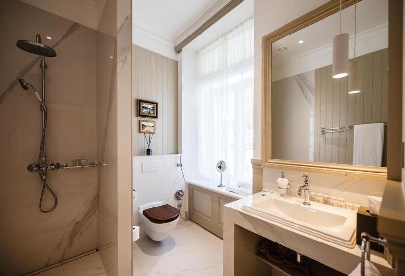 Deluxe Suite King Bed, Villa Friedheim