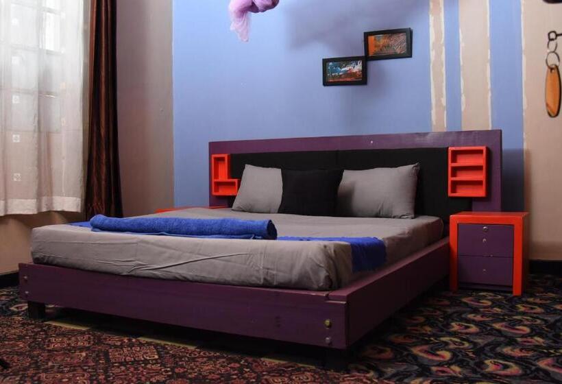 اتاق لوکس, Santaviva