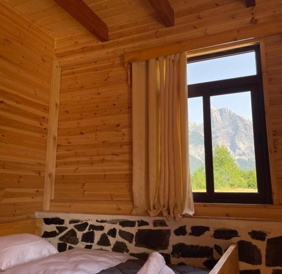 标准三人间, Royal Land