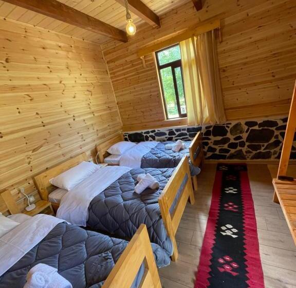 标准三人间, Royal Land