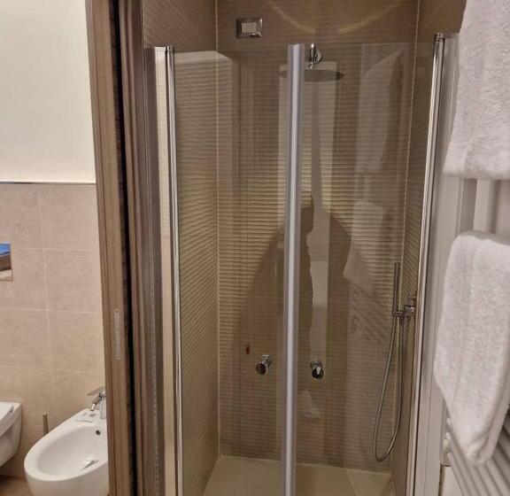 اتاق استاندارد, Summerhouse