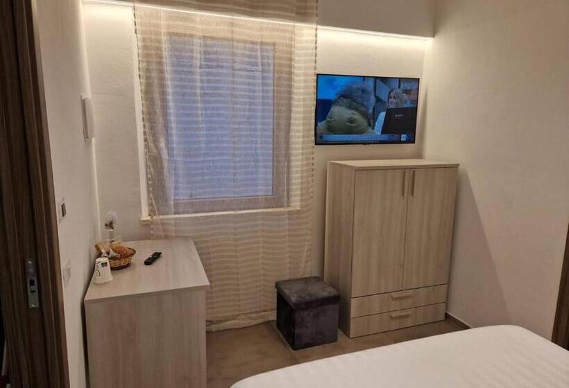 اتاق استاندارد, Summerhouse