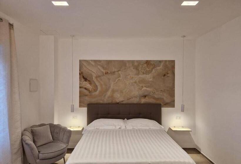 اتاق استاندارد, Summerhouse