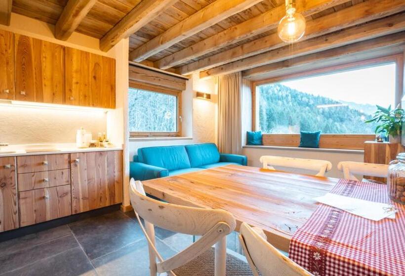 غرفة ديلوكس مزودة بشرفة, Chalet Noèr