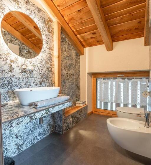 غرفة ديلوكس مزودة بشرفة, Chalet Noèr