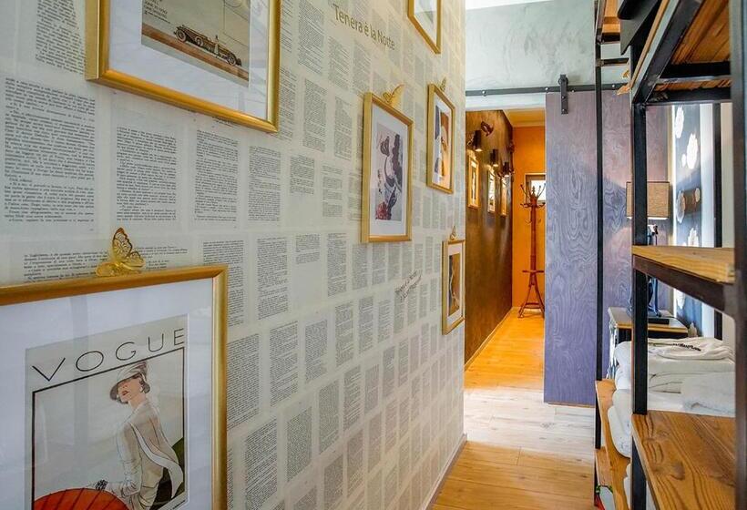 اتاق استاندارد با چشم‌انداز دریاچه, The Lake House