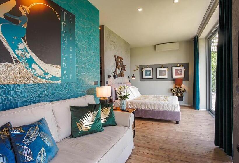 اتاق استاندارد با چشم‌انداز دریاچه, The Lake House