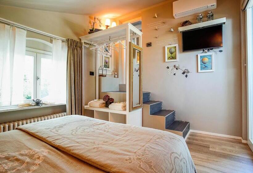 标准房带园景, The Lake House