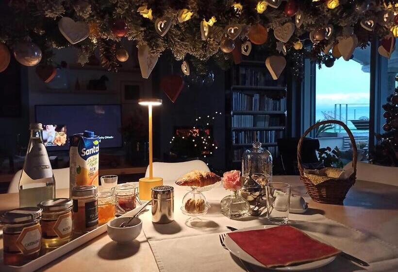 标准间带湖景, The Lake House