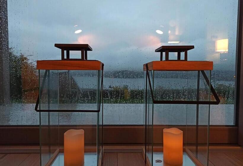 标准间带湖景, The Lake House