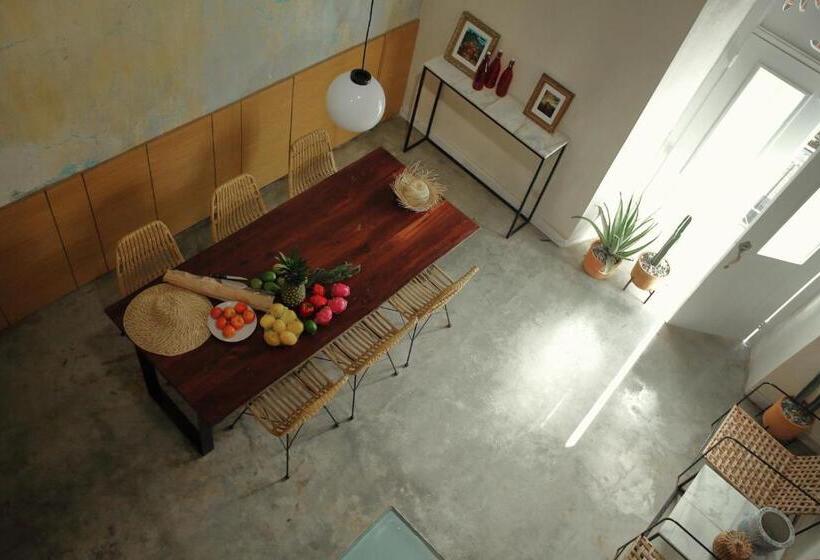 ویلای یک اتاق خوابه با استخر شنا, Fixie Lofts Slow Life Villa