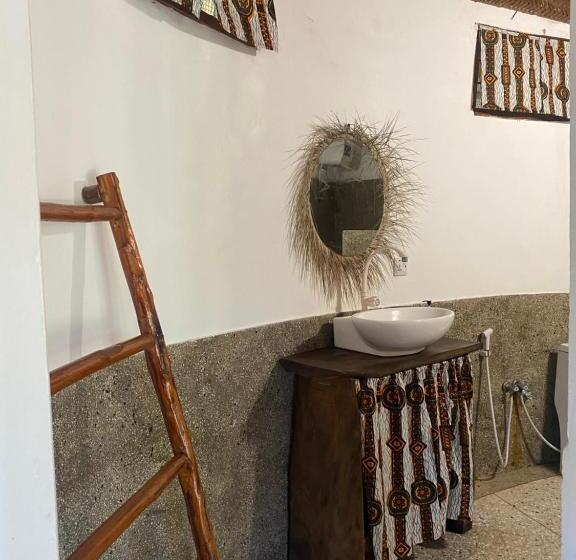 اتاق لوکس با بالکن, Lala Land Lodge
