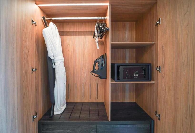 جناح جونيور إداري, Pullman Lima Miraflores