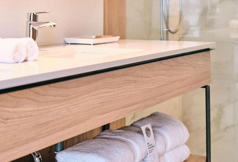 جناح جونيور إداري, Pullman Lima Miraflores