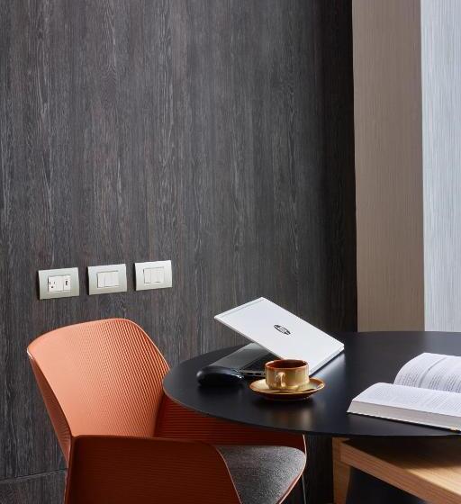 جناح جونيور إداري, Pullman Lima Miraflores