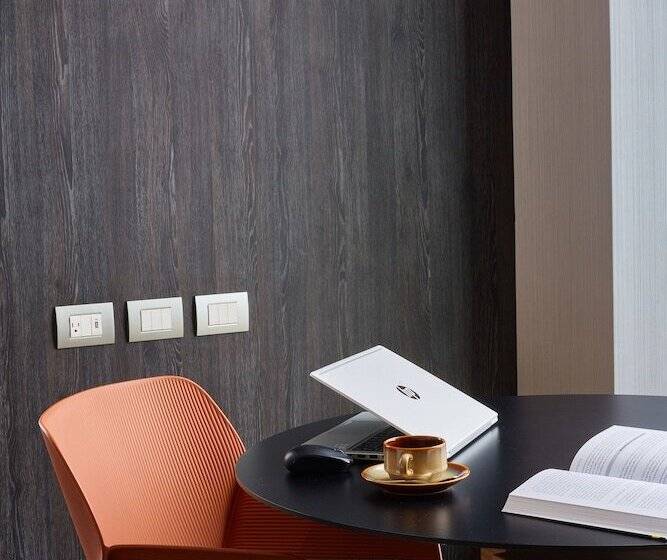 جناح جونيور إداري, Pullman Lima Miraflores