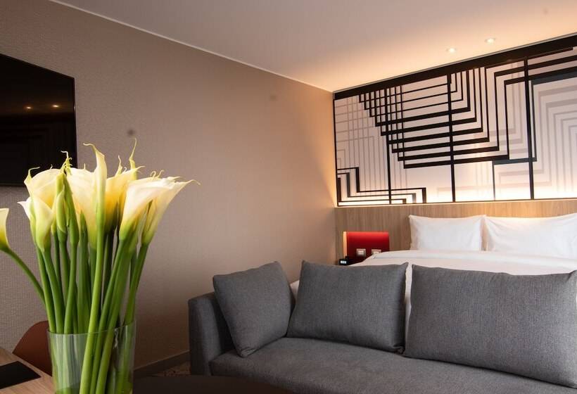 جناح جونيور إداري, Pullman Lima Miraflores