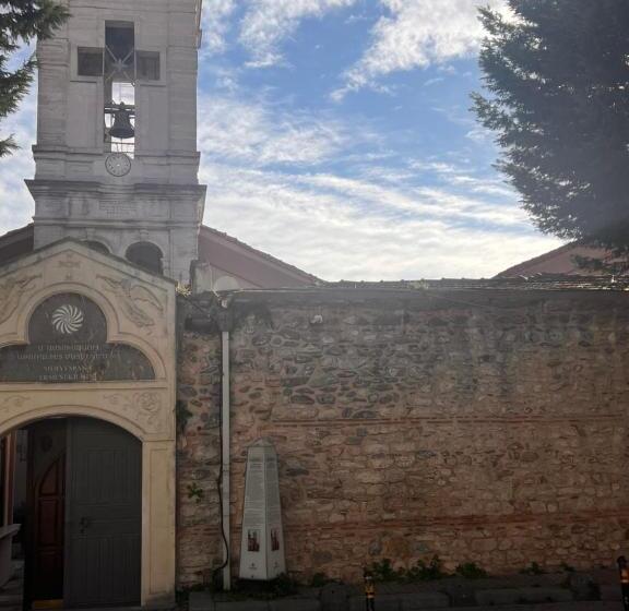 ファミリーステューディオ, Otel Grand Sami