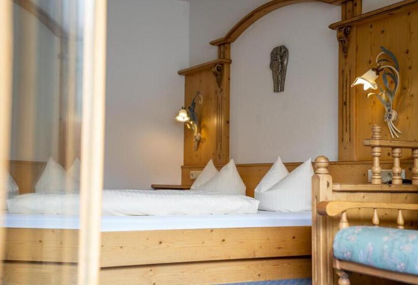 标准间带阳台, Posthotel Erlerwirt