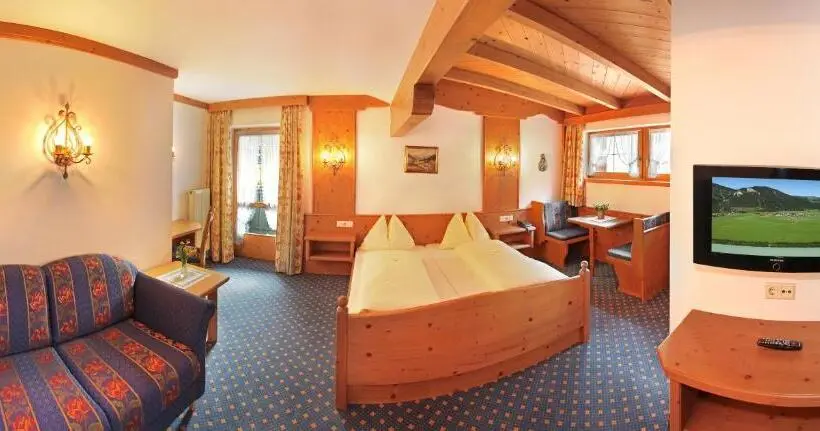 バルコニー付きスタンダードルーム, Posthotel Erlerwirt