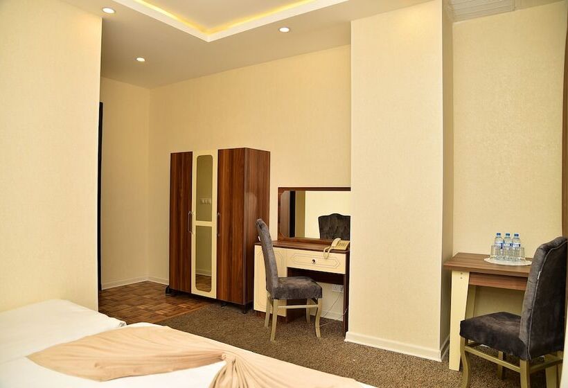 اتاق استاندارد سه نفره, Boulevard Rigs Boutique