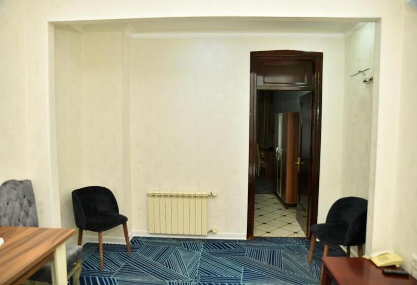 اتاق استاندارد سه نفره, Boulevard Rigs Boutique