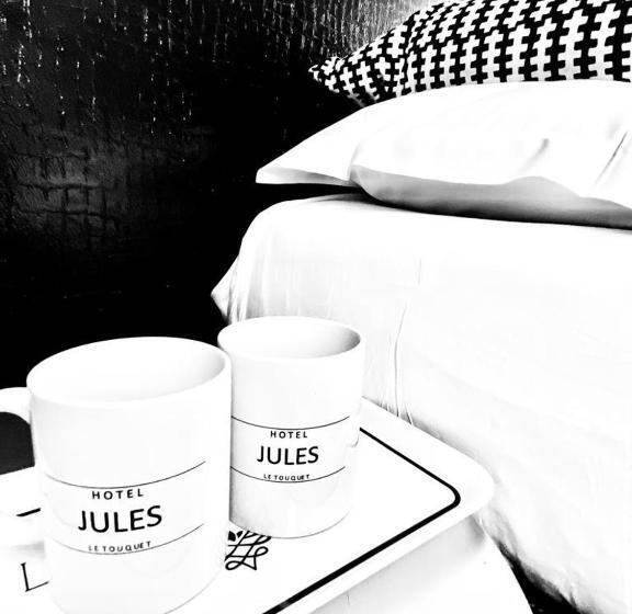 クラブルーム, Hôtel Jules