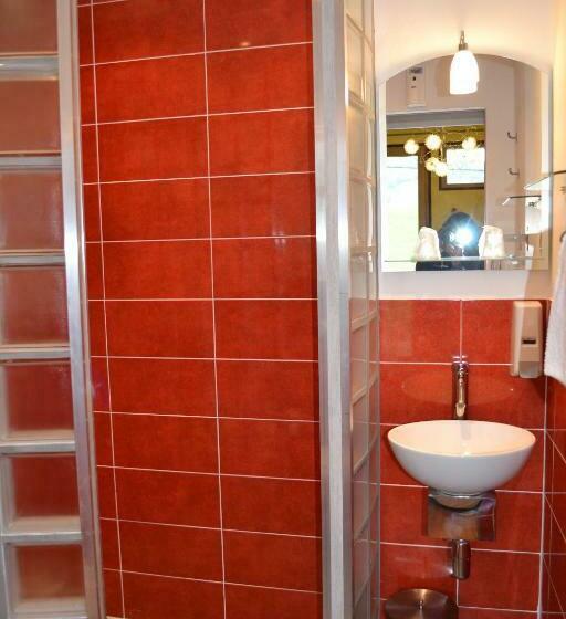 スタンダードルーム, La Tour Du Loup