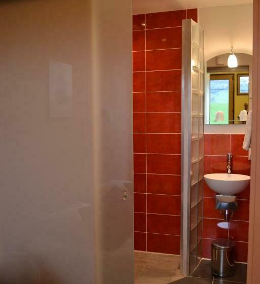 スタンダードルーム, La Tour Du Loup