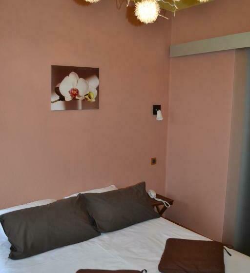 スタンダードルーム, La Tour Du Loup