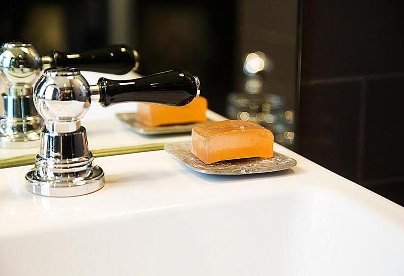 غرفة قياسية, Les Nuits