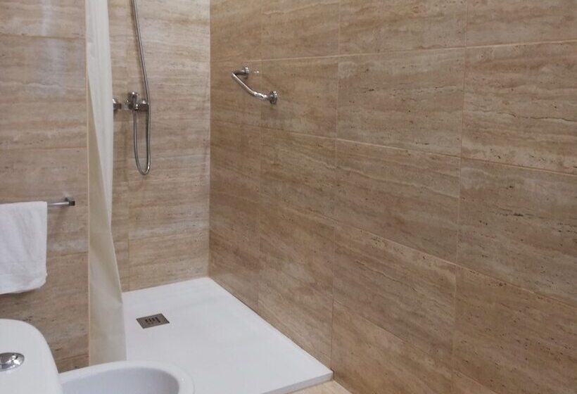 이코노미 룸, Peninsular