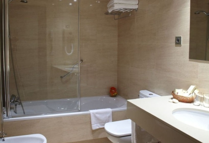 이코노미 룸, Peninsular