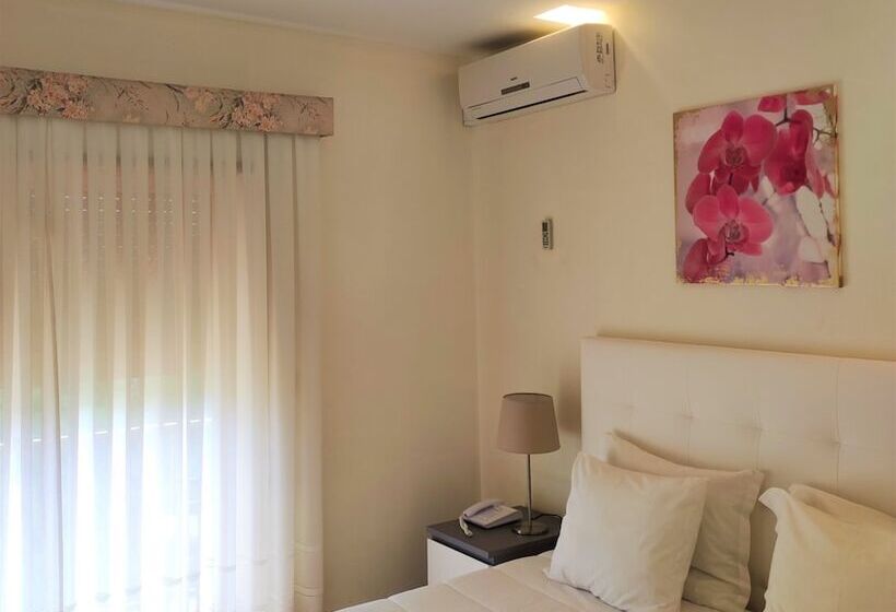 이코노미 룸, Peninsular