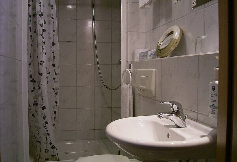 غرفة قياسية فردية, Restaurant Bockshaut