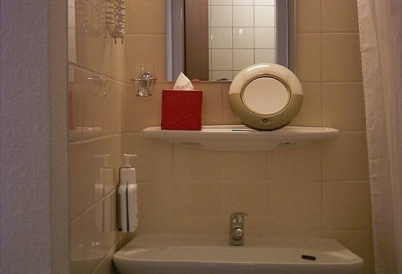 غرفة قياسية فردية, Restaurant Bockshaut