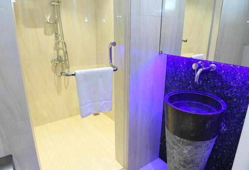 استودیوی استاندارد, Ista Suites Seef