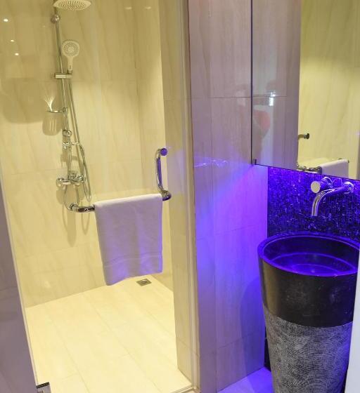 استودیوی استاندارد, Ista Suites Seef