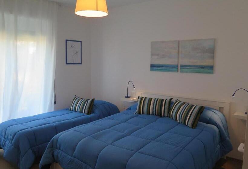 اتاق سه نفره سوپریور با چشمانداز دریا, Anconabed