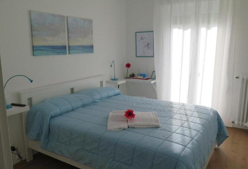 اتاق استاندارد با بالکن, Anconabed