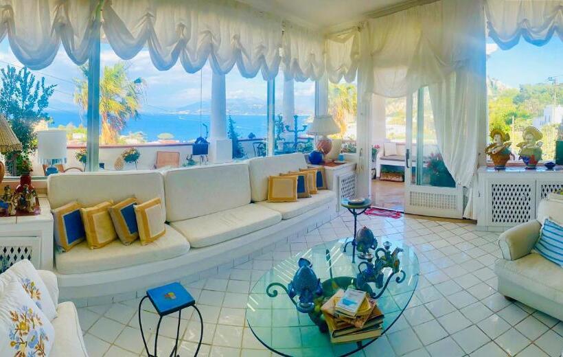 クラシックルーム, Scala Fenicia 14 By Caprirooms