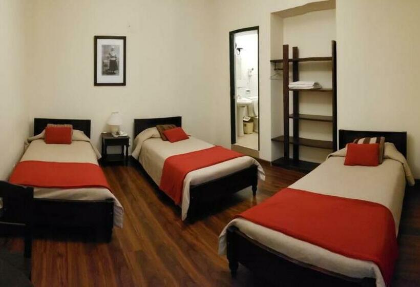 اتاق استاندارد سه نفره, Naira