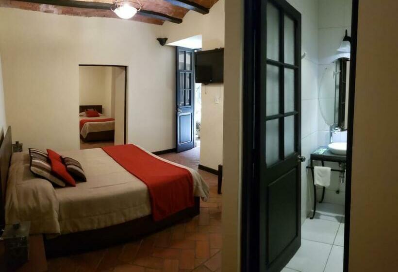 اتاق خانوادگی, Naira