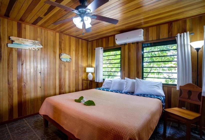 דירת שני חדרים עם מרפת, Driftwood Gardens Guesthouse