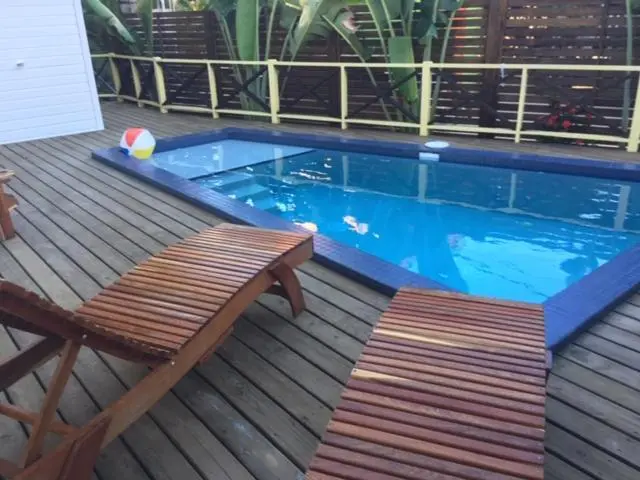 スタンダードスタジオ, Driftwood Gardens Guesthouse