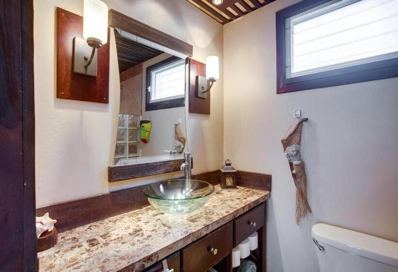 דירת חדר עם טרסה, Driftwood Gardens Guesthouse